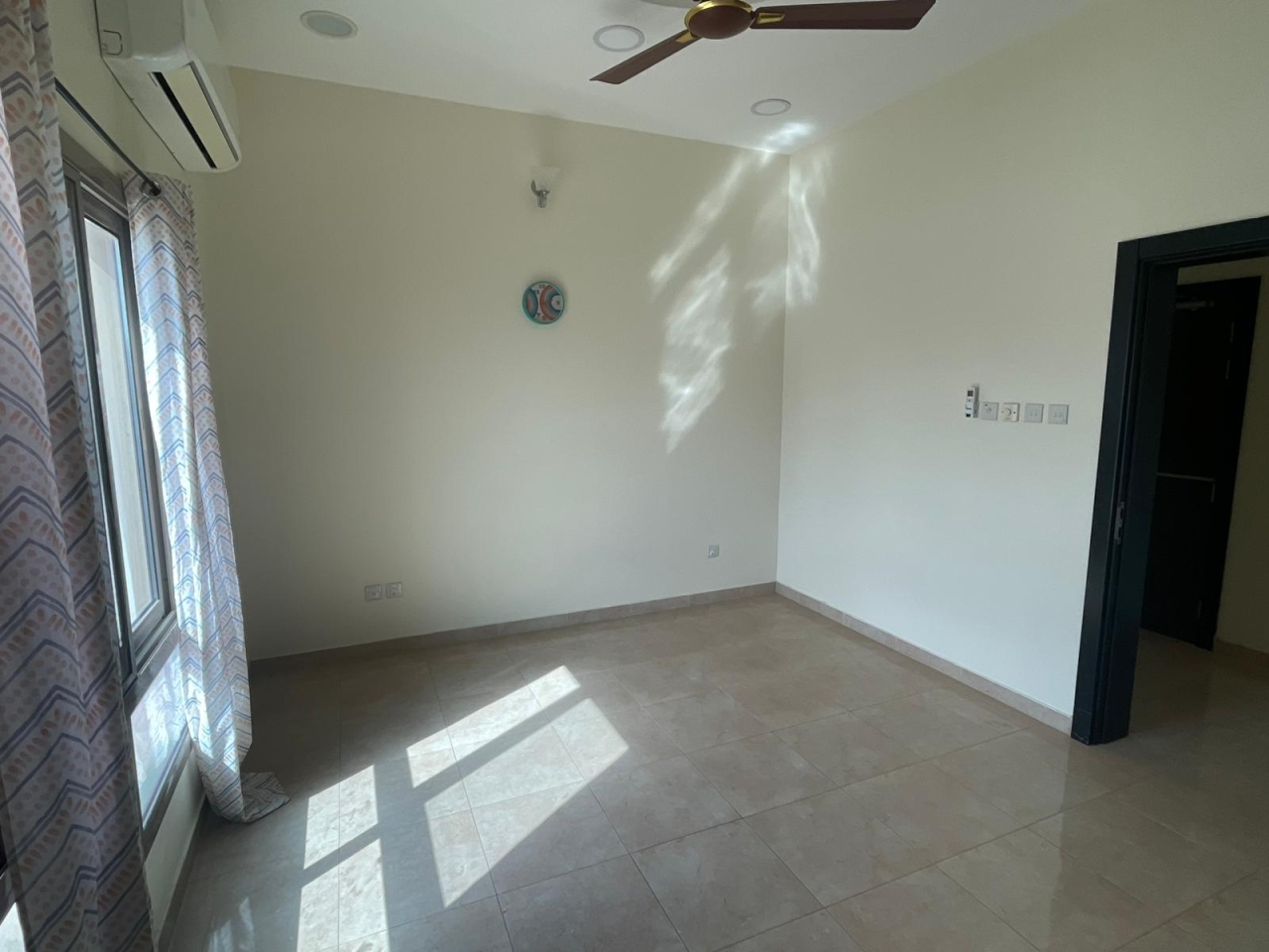 property 559 image 0